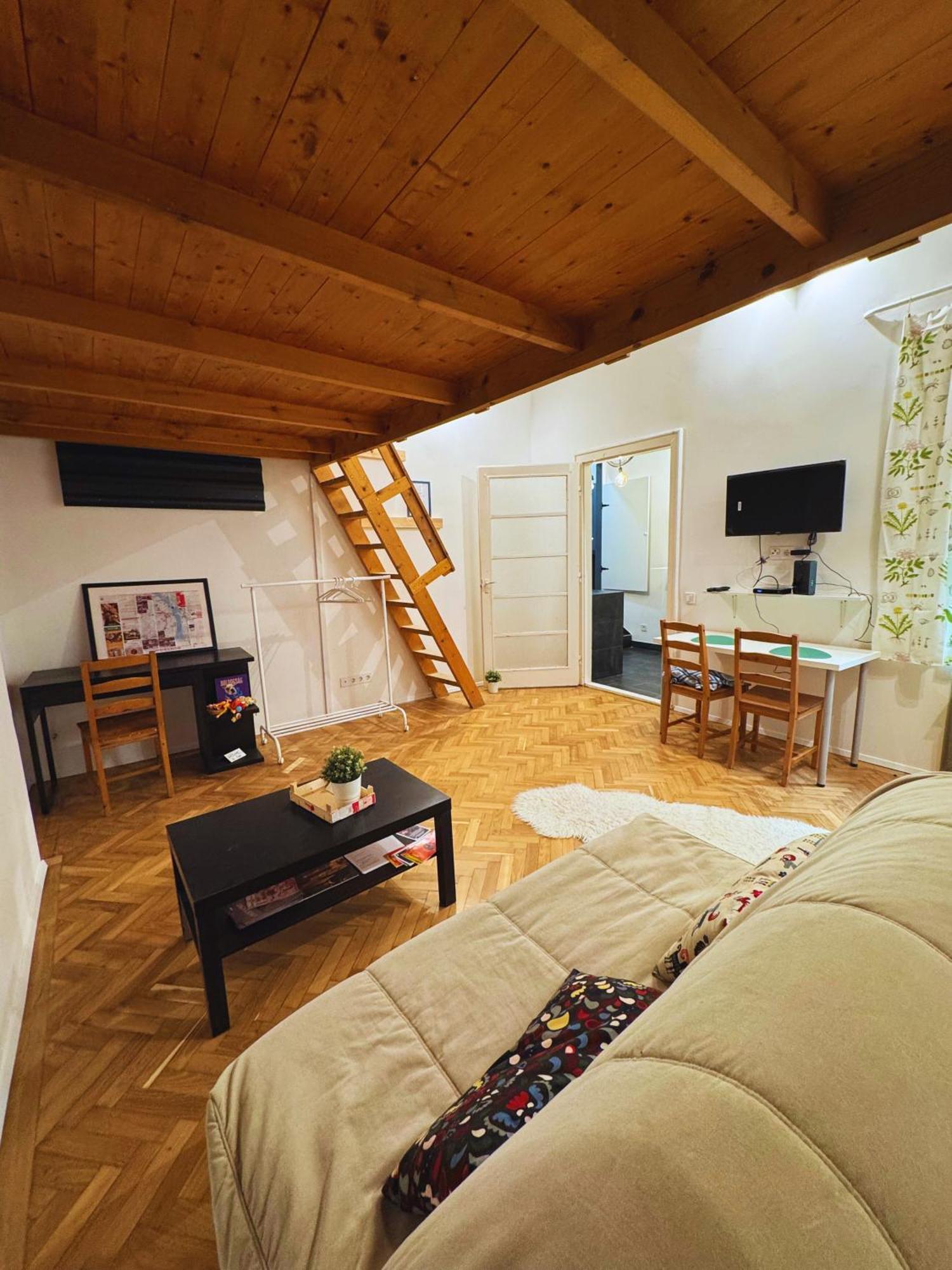 Heart Of I Wheels & Welcome Budapest
